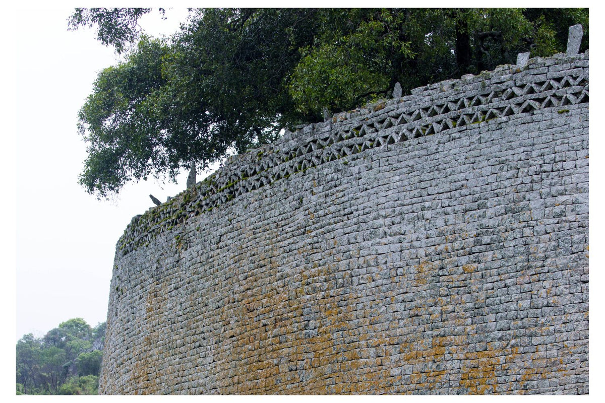 Curved dry-stone wall at Great Zimbabwe, built without mortar and decorated with a chevron pattern.